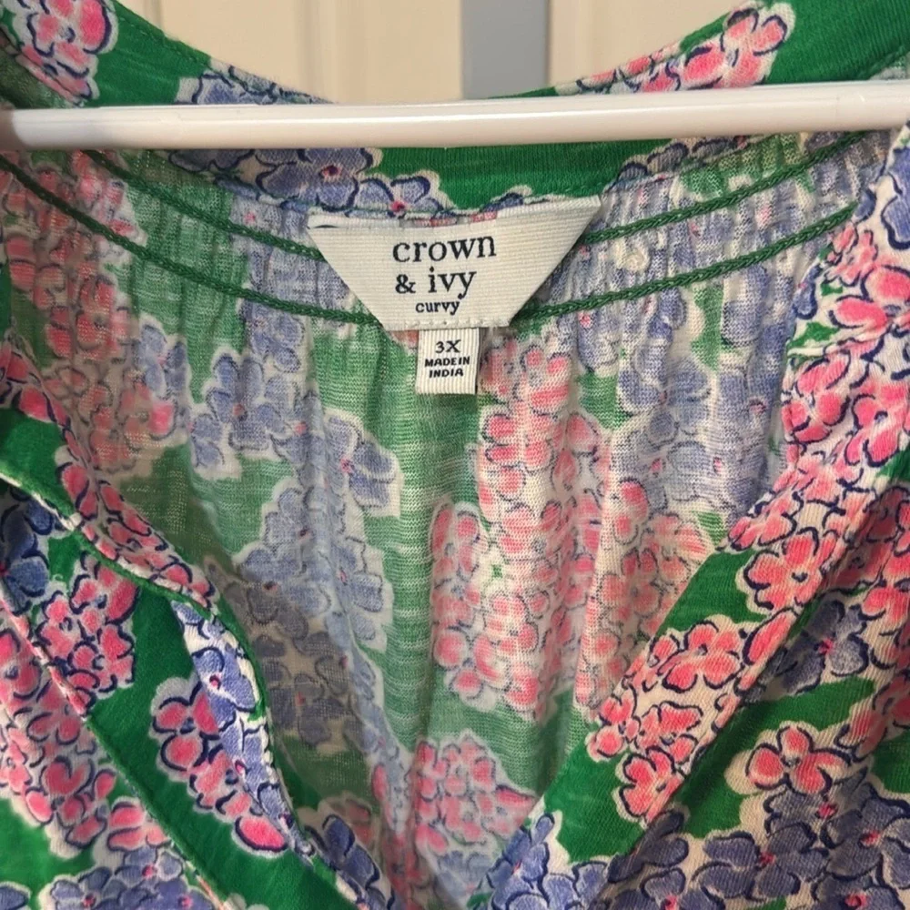 Crown & Ivy Floral Sleeveless Blouse - Picture 2 of 4